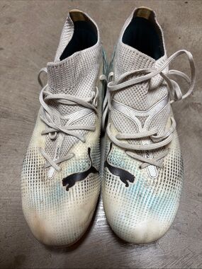 Puma Cream Knit Soccer Shoes with Black Logo and Teal Accents size 3.5